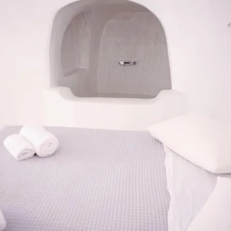 Elyvia Caves Hotel *