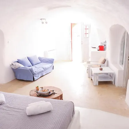 Elyvia Caves Hotel *