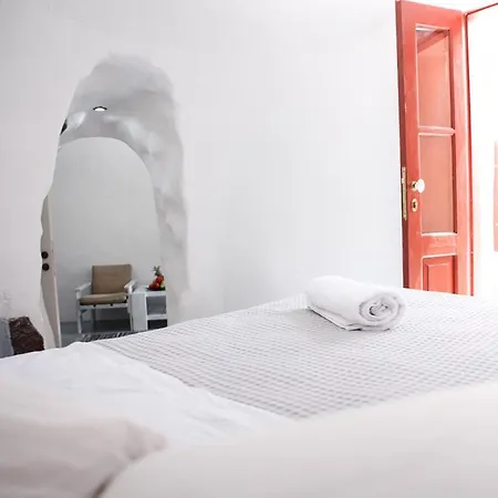 Elyvia Caves Hotel *