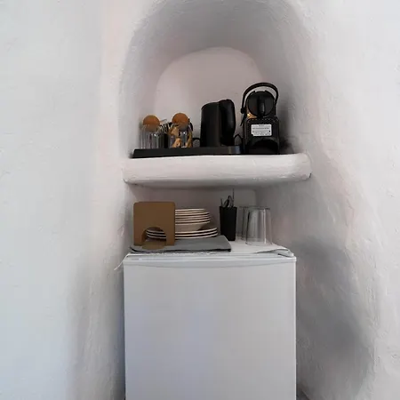 Отель Elyvia Caves Foinikia (Santorini)