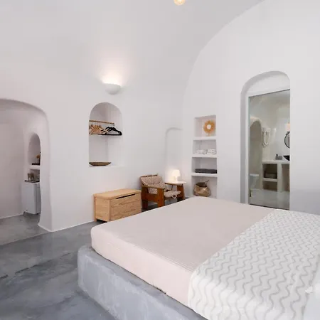 Отель Elyvia Caves Foinikia (Santorini)