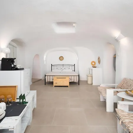 Elyvia Caves Foinikia (Santorini)