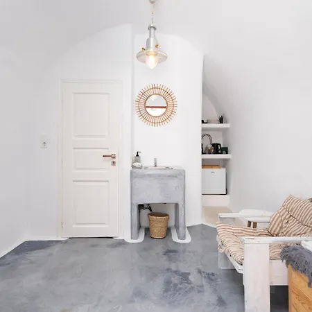 Отель Elyvia Caves *