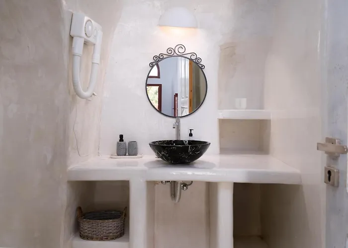 Elyvia Caves Hotell *