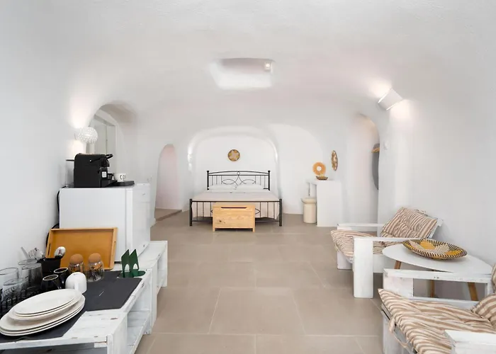 Elyvia Caves Foinikiá