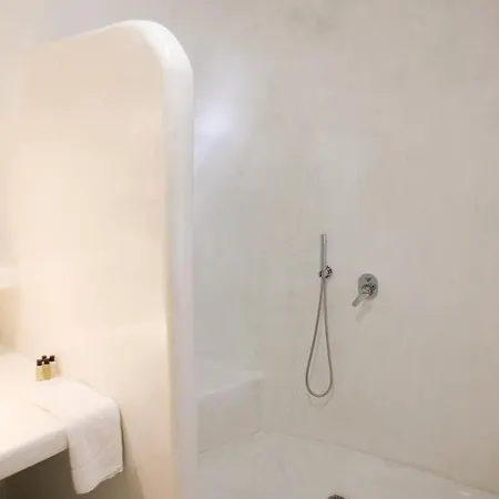 Elyvia Caves Foinikiá