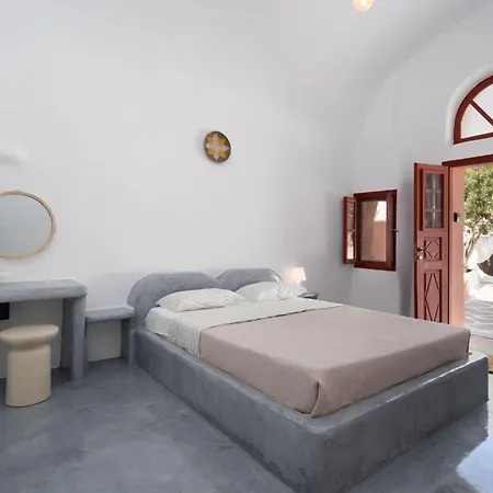 Elyvia Caves * Foinikiá