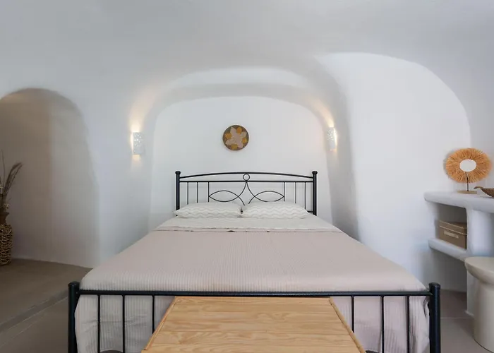 Elyvia Caves Foinikiá